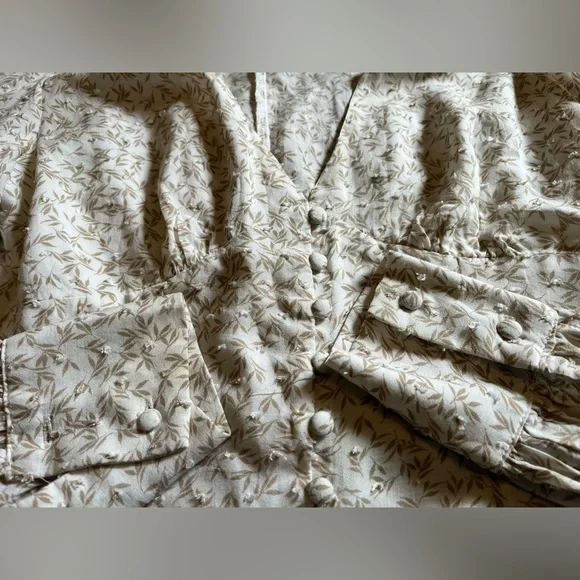 SKYLAR + MADISON 💯 Rayon Cream Cropped Long Sleeve Floral Button-Up Blouse - Picture 9 of 12